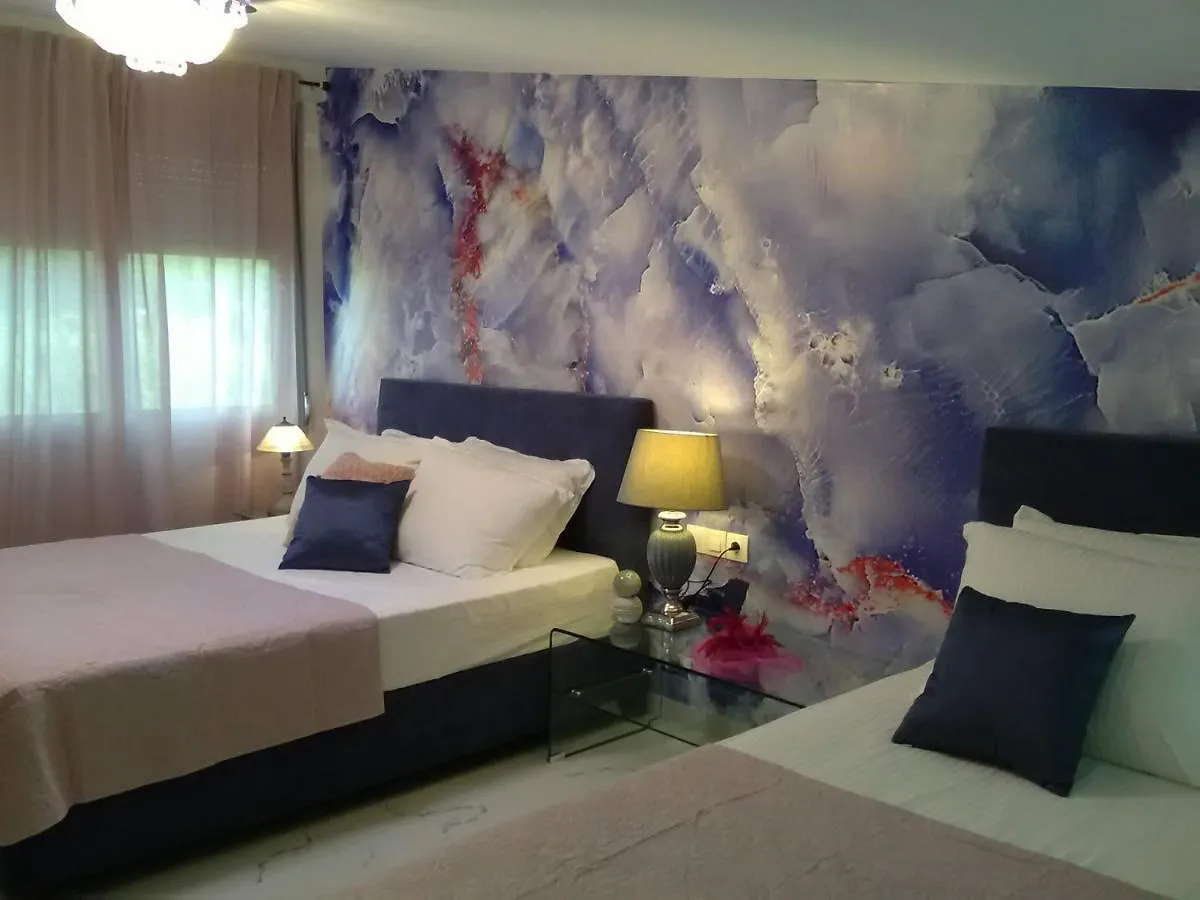Divine Luxury Apartments Торони
